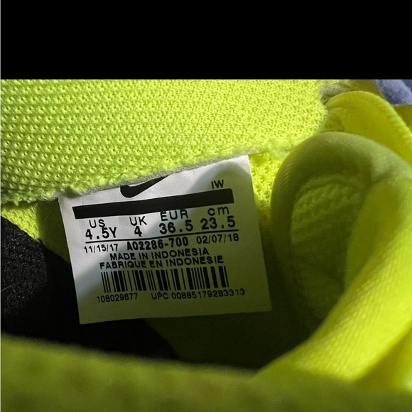 Nike Air Force 1 LV8 UV GS Volt Size 6.5Y/women & 4.5Y kids Authentic - Picture 4 of 4